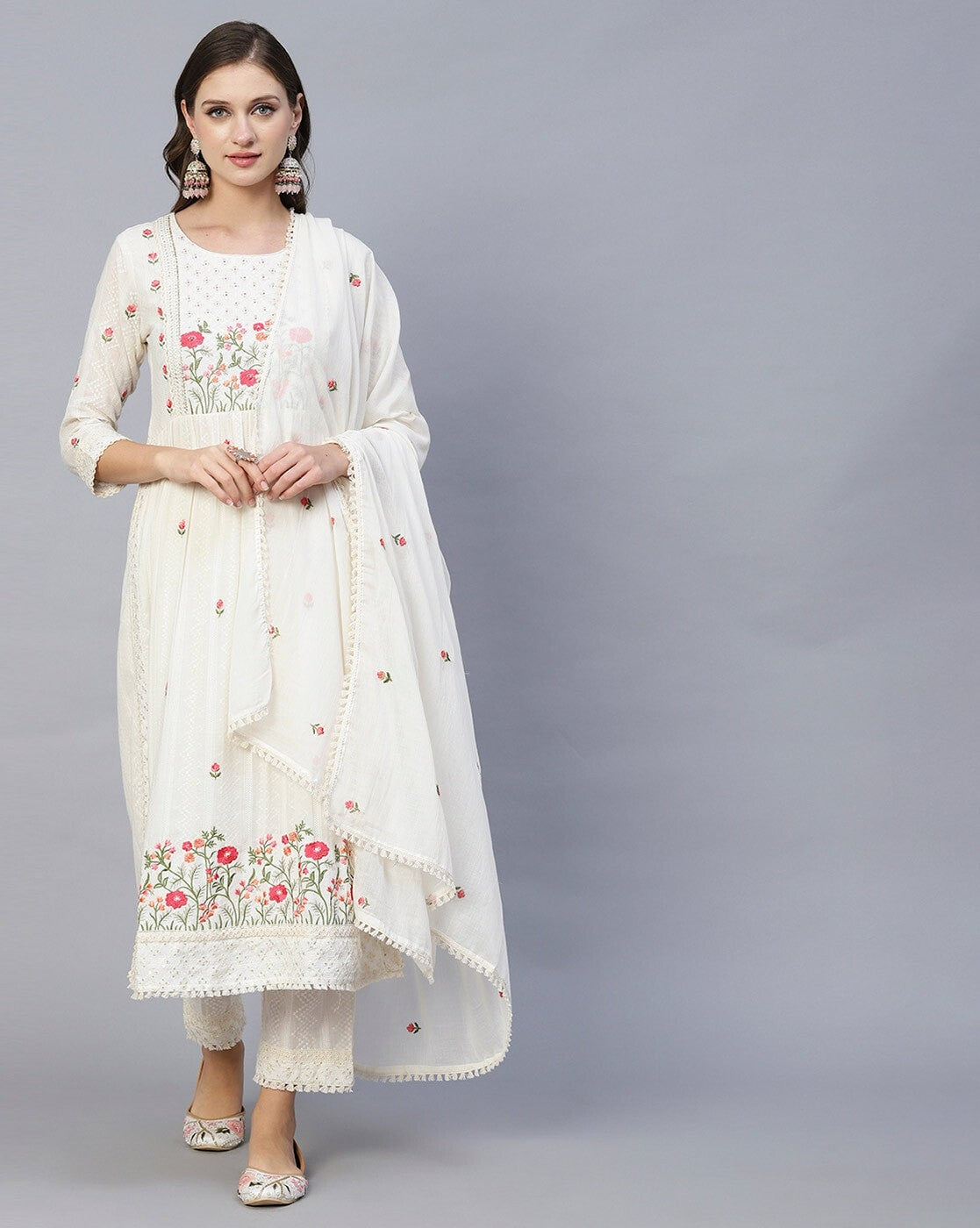 Women heavy Embroidered Viscose Rayon Blend kurta set in White Color